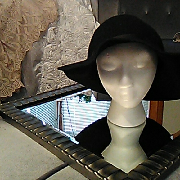 Floppy hat - Picture 3 of 3